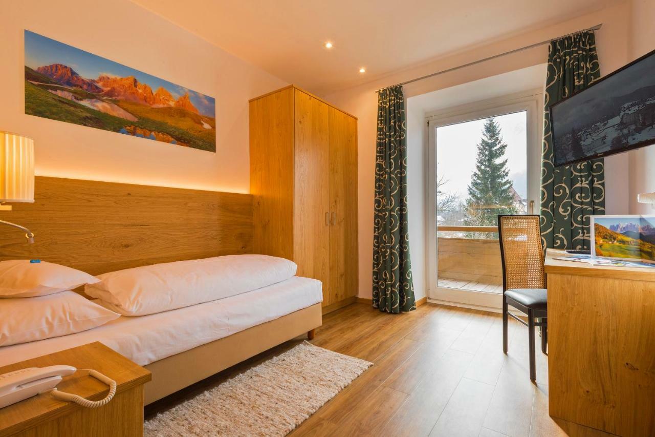 Hotel Dolomiten Dobbiaco Quarto foto